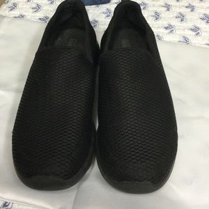Skechers size 8 gogamax slip on shoes